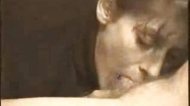 Neverjetno :  Skinny blondinka dobi njeno tesno sissy vrtati s plešasti moški Filmski odlomki 