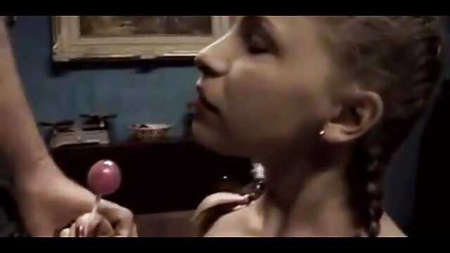 Neverjetno :  Blondinka sesa in boža tiča v kopalnici Filmski odlomki 