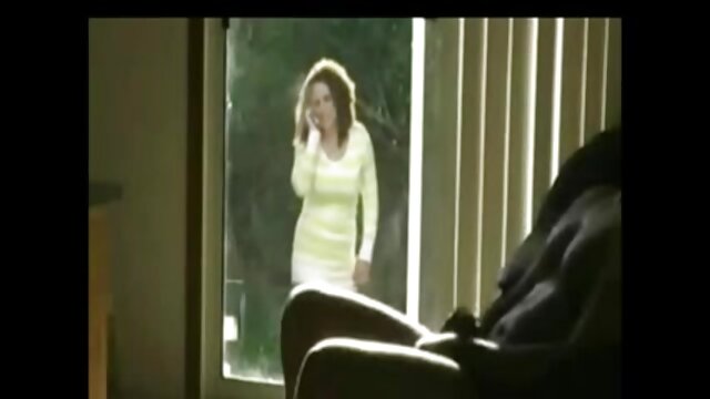 Neverjetno :  Prsata žena se med tem, ko snema filme moža, gangbanžejo s strani neznancev Filmski odlomki 