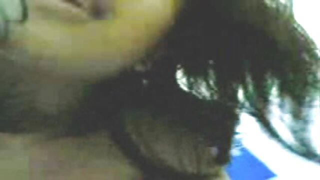 Neverjetno :  Piščanec skoči na tiča prijaznega voznika, ki jo odpelje domov Filmski odlomki 