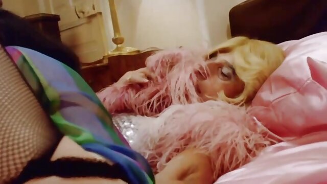 Neverjetno :  Bodacious mlado kurba dobi zajebal med pilates Filmski odlomki 