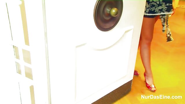 Neverjetno :  Dekle z bledo kožo, ki jo je izprijel šef in zajebal ob bazenu Filmski odlomki 