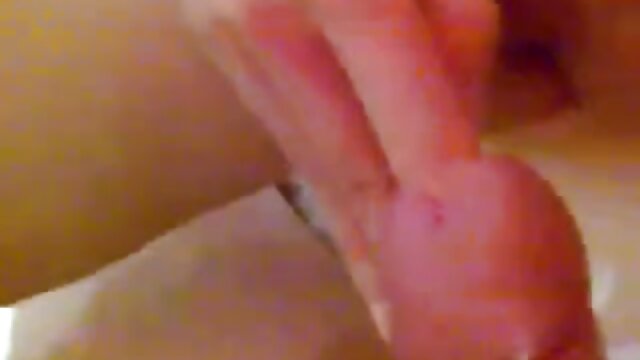 Neverjetno :  Majhna punca v bikiniju po imenu Kerri sesa velikega kurca Filmski odlomki 