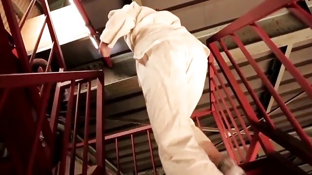 Neverjetno :  Črni žrebec zajebava nezvesto in prsato deco v njegovi hotelski sobi Filmski odlomki 