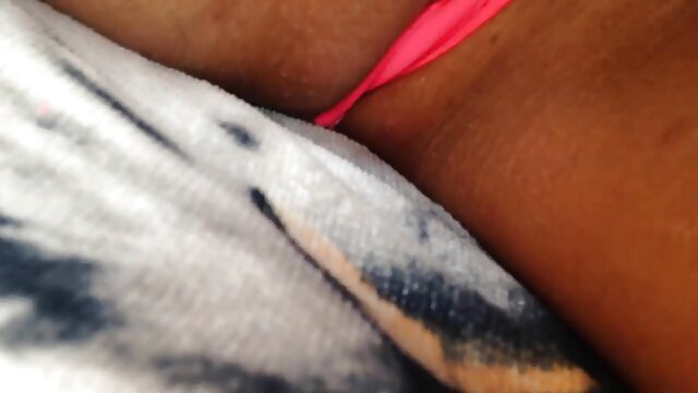 Neverjetno :  Dve rjavolaski z velikimi joški se zajebata v naslednje stoletje Filmski odlomki 