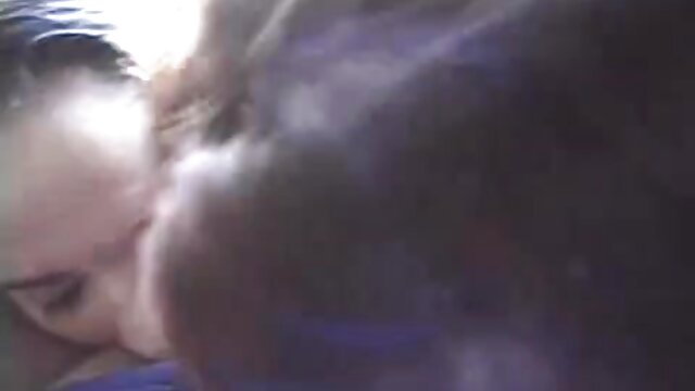 Neverjetno :  Blondinka in azijska boginja povabita dva moška na vročo štirico Filmski odlomki 