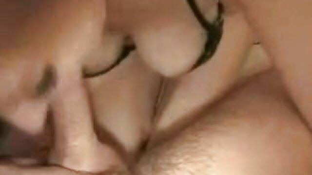 Neverjetno :  Azijska punca preživi noč z občudovalcem in pokaže, kako masturbira Filmski odlomki 