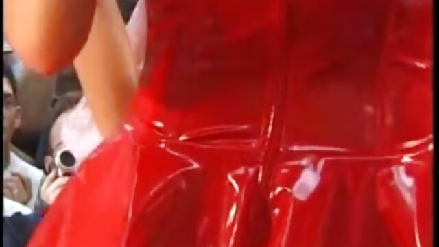 Neverjetno :  Visok porno igralec ugaja dvema tiča lačni babe Filmski odlomki 