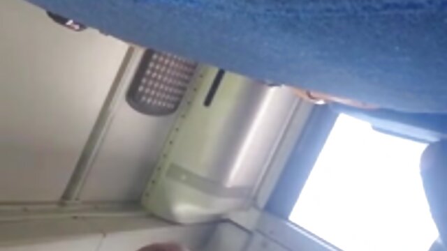 Neverjetno :  Slender babe potrebuje nekaj vročih stvari v masažnem salonu Filmski odlomki 