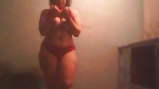 Neverjetno :  Blondinka MILF globoko grli njegovega tiča in ga jaha kot prava kavbojka Filmski odlomki 