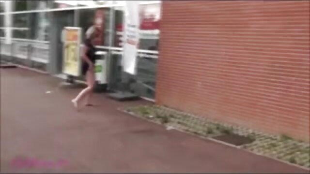 Neverjetno :  Najstnica z obrito pizo obožuje, da jo zajebejo maskirani fantje Filmski odlomki 