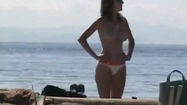 Neverjetno :  Par blond MILF se popolnoma ukvarja s strastnim lizanjem Filmski odlomki 