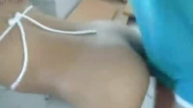 Neverjetno :  Brineta milf hottie uživa v svojem seksi maščevanju Filmski odlomki 