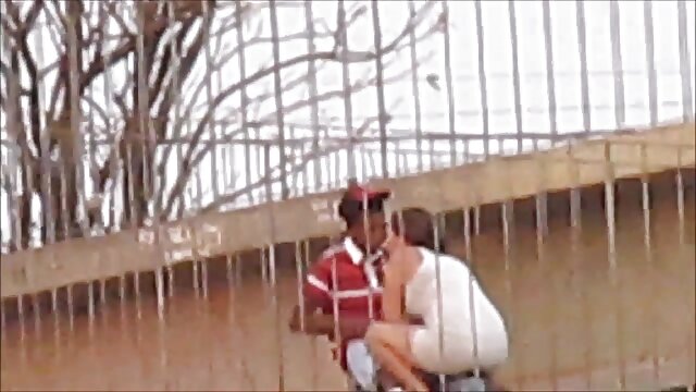 Neverjetno :  Študentje ostanejo po pouku in imajo trojček z lezbično učiteljico Filmski odlomki 