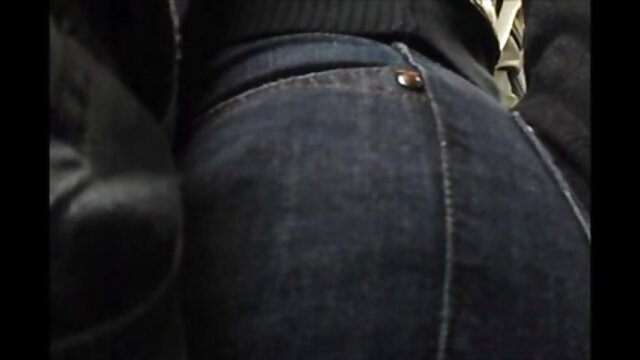 Neverjetno :  Rjavolasko ljubko z velikimi joški se zabijejo v kuhinji Filmski odlomki 