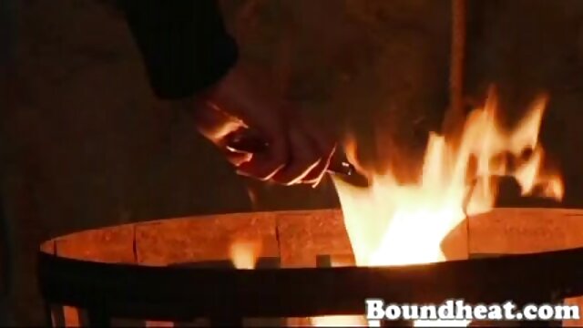 Neverjetno :  Petite elf babe je Božiček udaril v tesno muco Filmski odlomki 