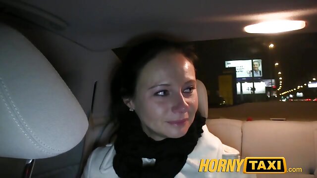 Neverjetno :  Prsata, rjavolaska, latino babe se umaže na prostem Filmski odlomki 