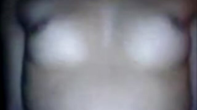 Neverjetno :  Dekle z velikimi lažnimi joški rada sesa tiča in uživa v muci Filmski odlomki 