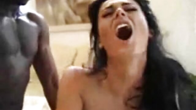 Neverjetno :  Naoljena rit umazane MILF s čopom potrebuje dostojno vijačenje Filmski odlomki 