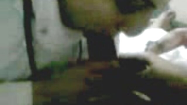 Neverjetno :  Zoprna ruska bejba Arwen Gold sodeluje v trojčku Filmski odlomki 