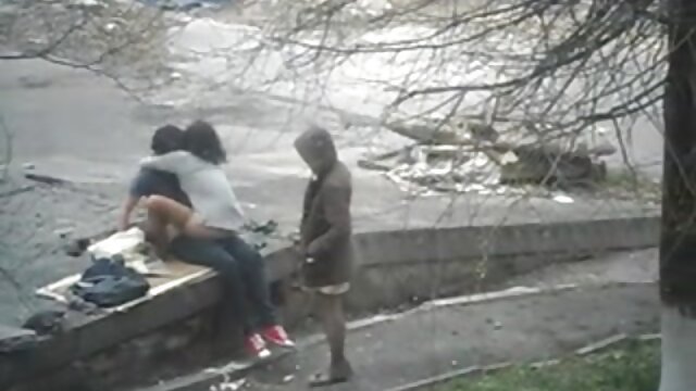 Neverjetno :  Čeprav jo poka po pički, fant obožuje okus njene rit Filmski odlomki 