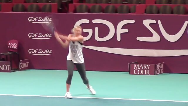 Neverjetno :  MILF hottie daje blowjob in seksa s srečnim fantom Filmski odlomki 