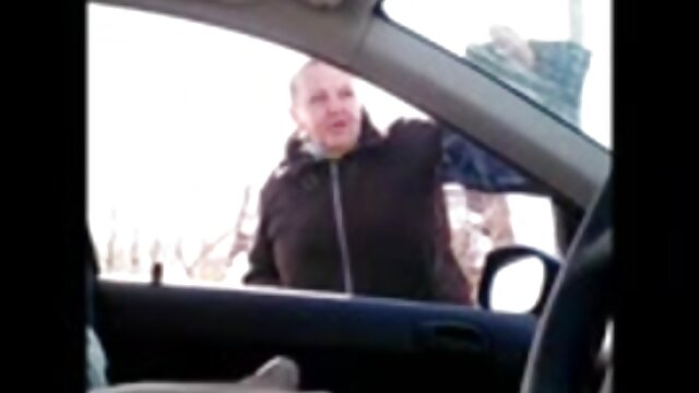 Neverjetno :  Vpadljiva blondinka širi noge, da bi jo zajebal mladi fant Filmski odlomki 