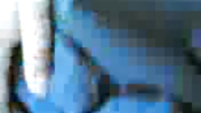 Neverjetno :  Tetovirano rjavolasko milf dobi udarec v kadi Filmski odlomki 