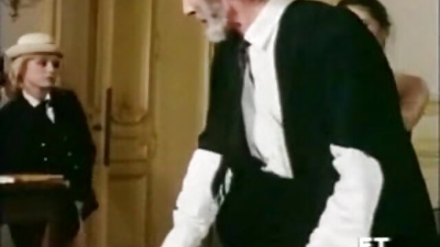 Neverjetno :  Učiteljica geografije nabode blond študentko v prazni učilnici Filmski odlomki 