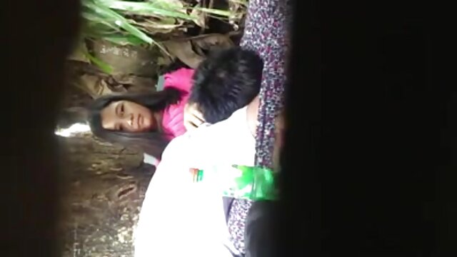 Neverjetno :  Babe v rožnatem topu uživa v pasjem jebu po puhanju na prostem Filmski odlomki 