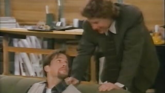 Neverjetno :  Brunette babe uživa v snemanju trdih prizorov vezanosti Filmski odlomki 