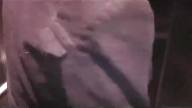 Neverjetno :  Vezano dekle analno stimulirajo v seks ječi Filmski odlomki 