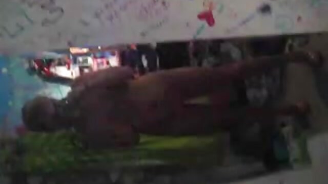 Neverjetno :  Plavolasa mama je bila pripravljena svojo mlado pastorko naučiti nekaj trikov Filmski odlomki 