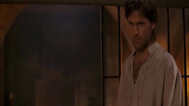 Neverjetno :  Temnolasko dekle Mandy Sky jaha velikega kurca na kavču Filmski odlomki 