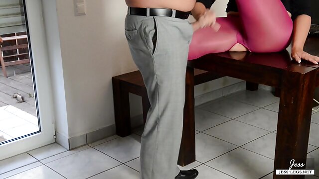 Neverjetno :  Ukrivljena latino draga Renata Nunes prikazuje svoje seksi telo Filmski odlomki 