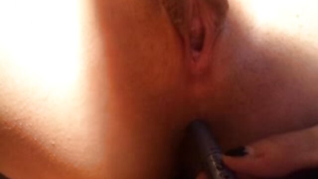 Neverjetno :  Dekle poskuša dokazati, da je igralka, vendar izgubi in začne sesati kura Filmski odlomki 