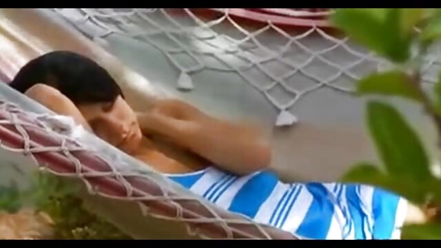 Neverjetno :  Fascinantno blondinka MILF je bonks z kul lastnik kamina Filmski odlomki 