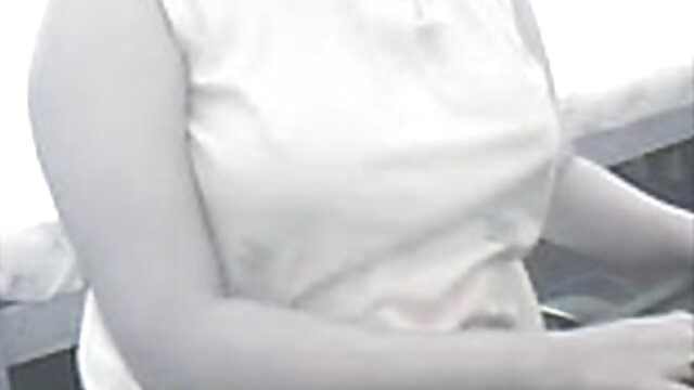 Neverjetno :  Latina MILF je pohoten in on jo bo zajebal v različnih položajih Filmski odlomki 