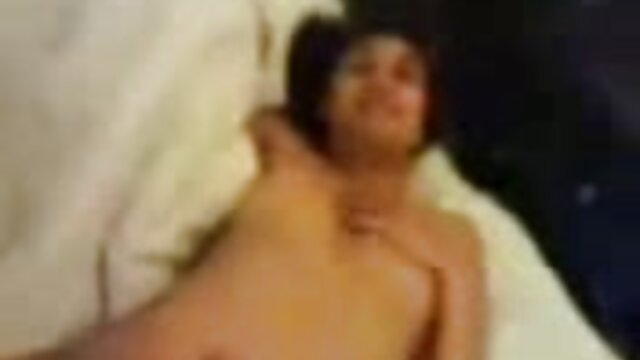 Neverjetno :  Prsata punca Emma globoko grli lepega tiča in se zajebe Filmski odlomki 