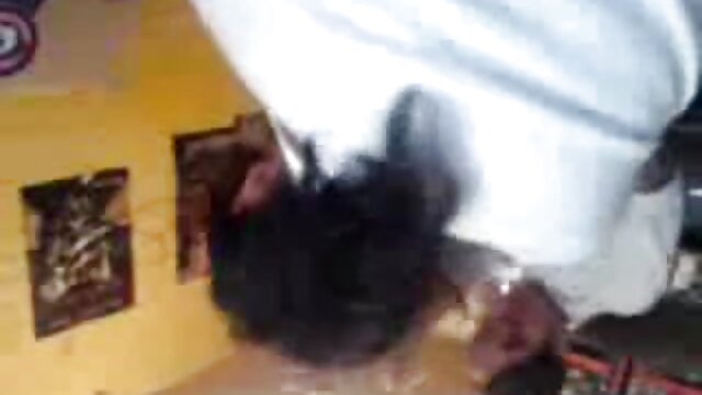 Neverjetno :  Vroča in sramežljiva punca mora pokazati svoje telo na razgovoru za službo Filmski odlomki 