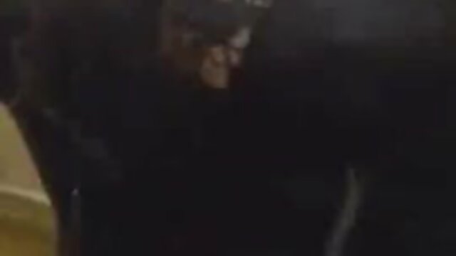 Neverjetno :  Lezbijke se grdo borijo s plastičnim kučkom Filmski odlomki 