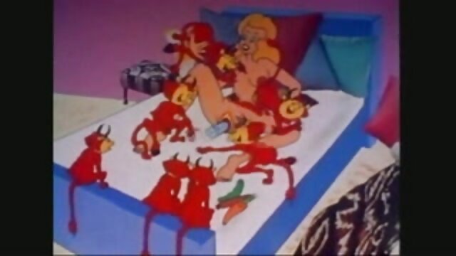 Neverjetno :  Pornozvezdnica v rdečem prosi šoferja, naj jo zadene prav na praznično mizo Filmski odlomki 