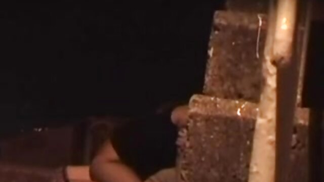 Neverjetno :  Majhna blondinka, ki jo je analiziral prijateljev očim v kuhinji Filmski odlomki 