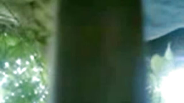 Neverjetno :  Bradati jebač s tetovažami kaže analne sposobnosti Kristen Scott Filmski odlomki 