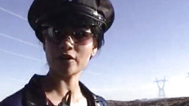 Neverjetno :  Strastno blond starleto dva pohotna fanta stisneta v sendvič Filmski odlomki 