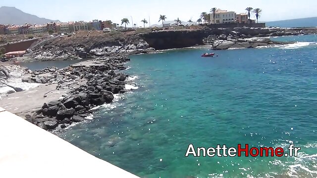 Neverjetno :  Britanska kurba z nizkim piercingom na ustnicah je dobra pri globokem grlu Filmski odlomki 