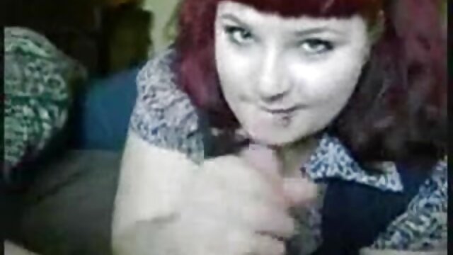 Neverjetno :  Bradati moški se pari z alt BBW hottie v peneči kopeli Filmski odlomki 