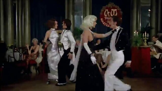 Neverjetno :  Visoka MILF ima pitko pobožal z velikim črnim tičem od znotraj Filmski odlomki 