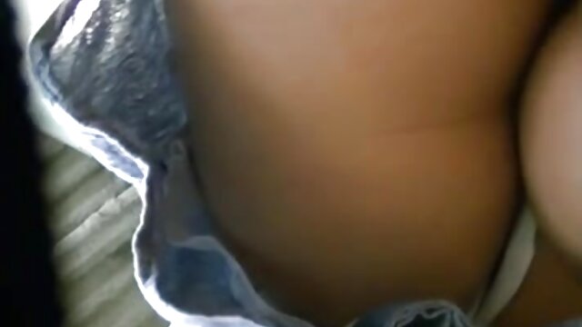 Neverjetno :  Trener zajebava rit navijačice, da jo pripravi na igro Filmski odlomki 