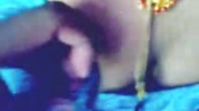 Neverjetno :  Blondinka porno MILF se zabije s temnopolti Filmski odlomki 